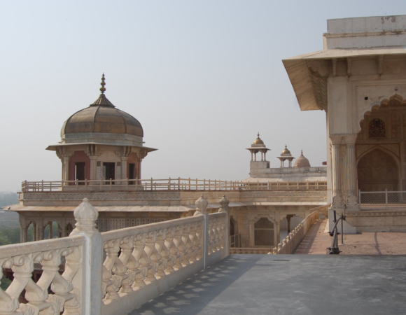 Delhi To Agra Fort Distance, Places to Visit, Connectivity & FAQs